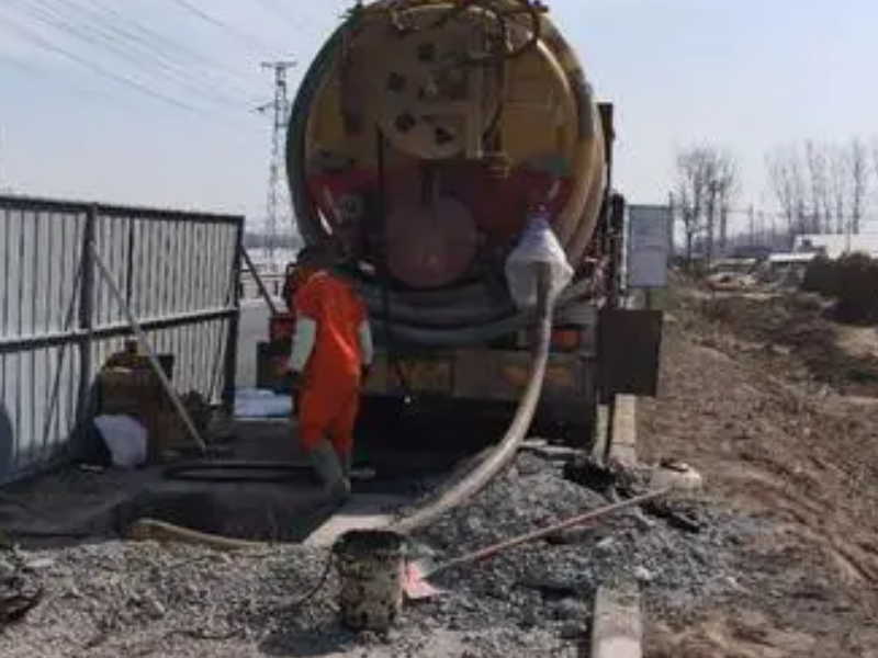 达坂城芨南化肥厂附近高压清洗管道抽粪抽污水
